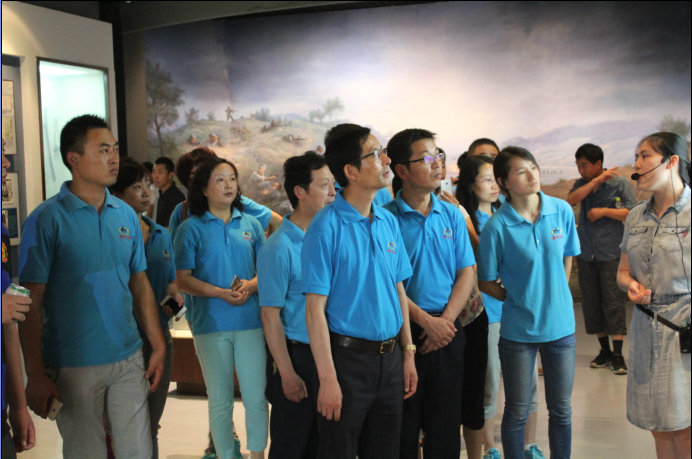 红色之旅手牵手、水蜜桃视频在线网站员工心连心——公司组织党员、退伍军人赴盐城新四军纪念馆参观