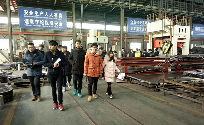 宝应籍高校毕业生来水蜜桃视频在线网站参观学习 宝应籍高校毕业生来水蜜桃视频在线网站参观学习